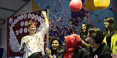 Kartal Belediyesi’nden Anneler Günü’ne Özel Renkli Kutlama 