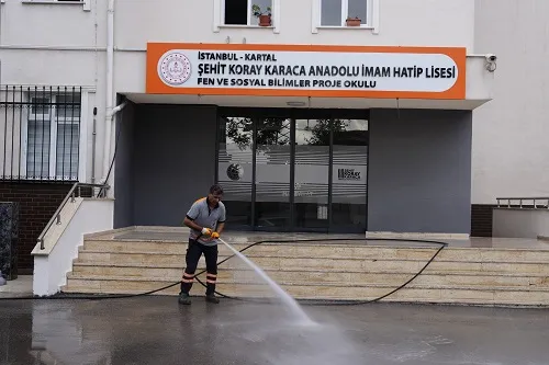 Kartal Belediyesi Ekipleri Okullarda İş Başında 