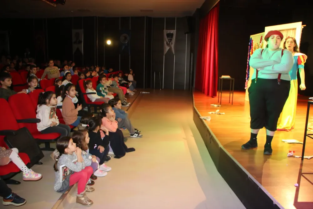 Ücretsiz ‘Tiyatro Şöleni’ Başladı
