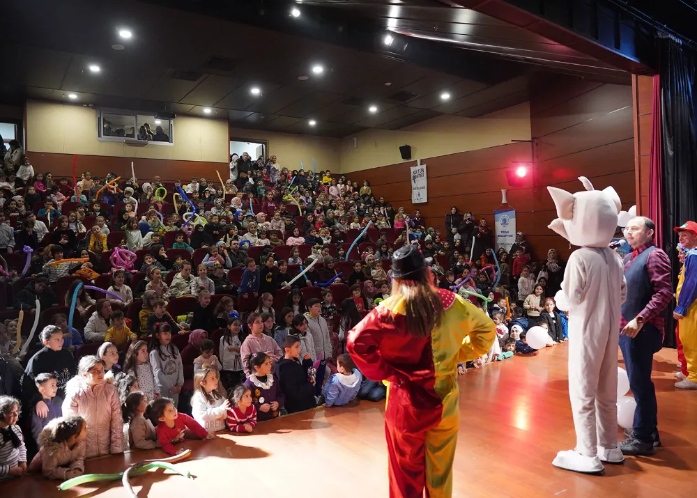 Eğitici Ve Eğlenceli Gösteriler Çocukları Bekliyor