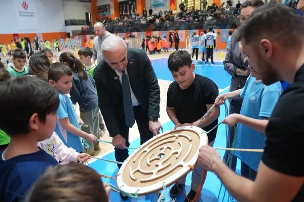 Kapanış Töreninde Çocuklarla Bir Araya Geldi