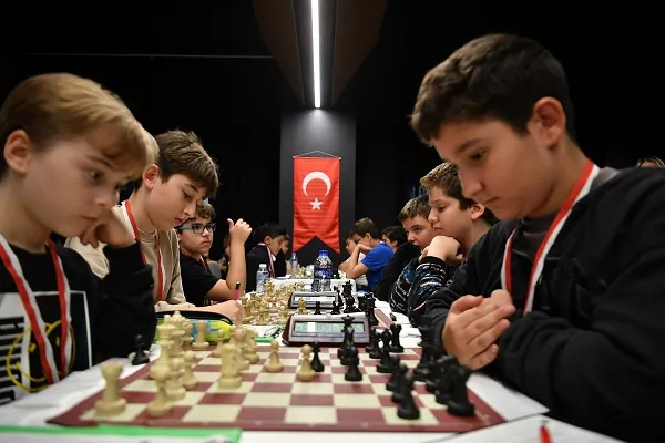 BEYLİKDÜZÜ’NDE 29 EKİM’E ÖZEL SATRANÇ TURNUVASI