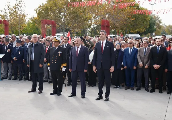 Kartal’da 29 Ekim Coşkusu Atatürk Anıtı’nda Başladı