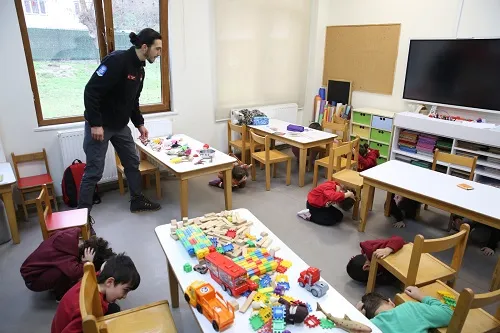 EĞİTMENLER EŞLİĞİNDE DEPREM TATBİKATI