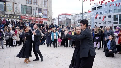 Özel Günde Vals Gösterisi Yapıldı