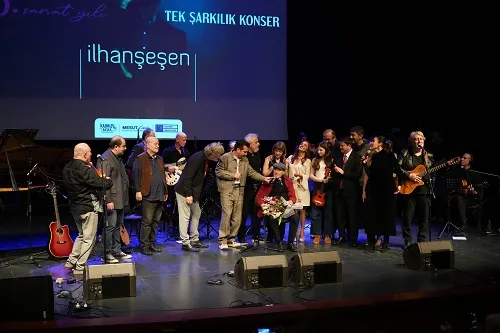 Gecede Ünlü İsimler, Şeşen’in Unutulmaz Şarkılarını Seslendirdi