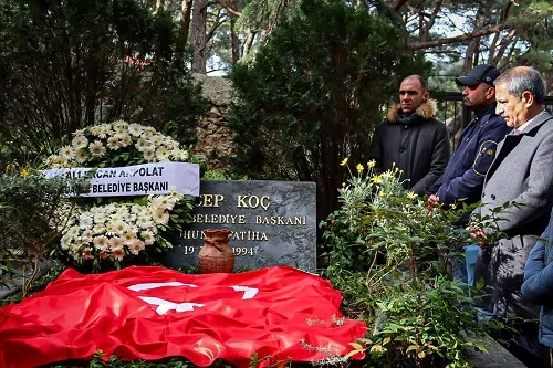 Adalar’ın İlk Belediye Başkanı Recep Koç Mezarı Başında Anıldı