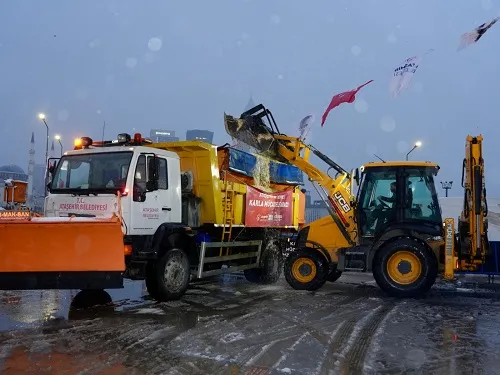 ATAŞEHİR YOĞUN KAR YAĞIŞINA HAZIR