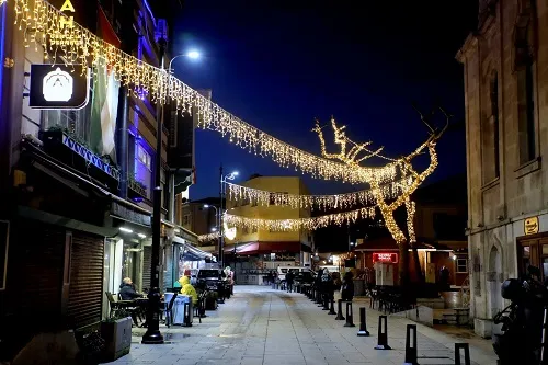 Eyüpsultan Ramazan İçin Işıklarla Süslendi