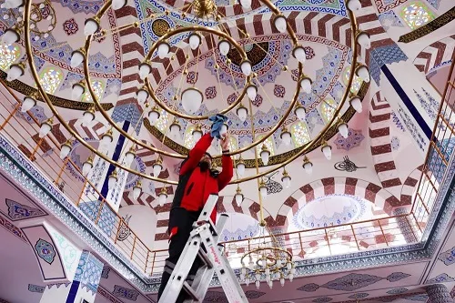 ÜMRANİYE BELEDİYESİ’NDEN RAMAZAN ÖNCESİ CAMİLERE ÖZEL TEMİZLİK