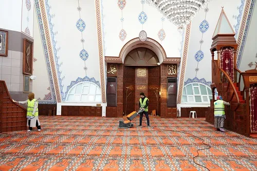 Kadıköy’deki İbadethanelerde Ramazan Ayı Temizliği