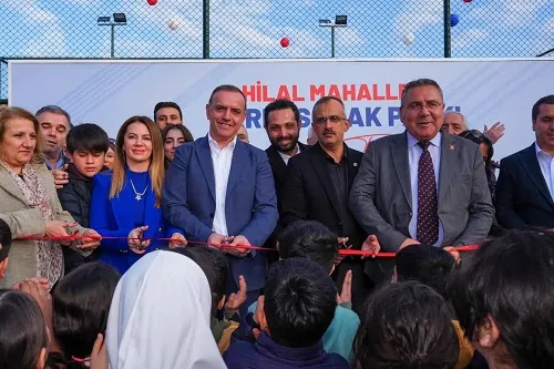 Oyun Grupları Ve Spor Sahalarıyla Halkın Hizmetine Sunuldu