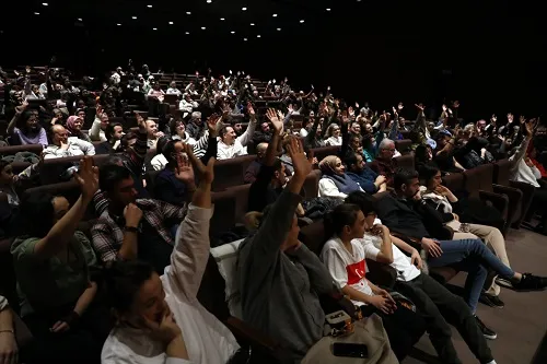 İzleyiciden Tam Not Alan Tiyatro 