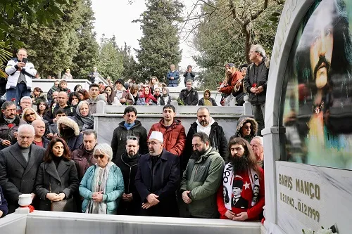 Kanlıcadaki Mezarı Başında Sevenleriyle Anıldı 