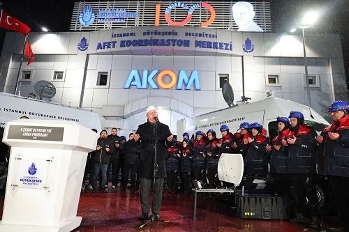 Akom Önünde Depremzedeleri Anma Programı Düzenlendi