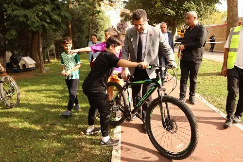 İhtiyaç Sahibi Çocukları Sevindirecek Çalışma