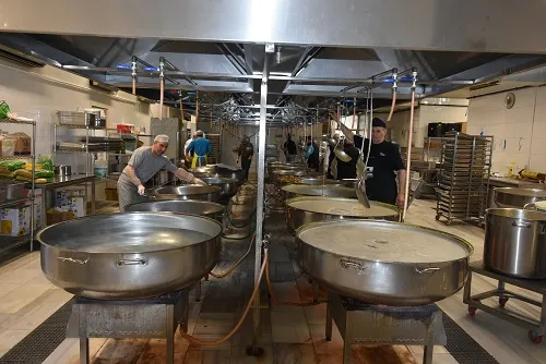 Pendik’te Günlük 12 Bin Kişiye İftar Yemeği Veriliyor