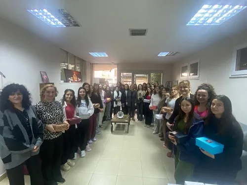 Maltepe Belediyesi Kız Öğrencileri Unutmadı