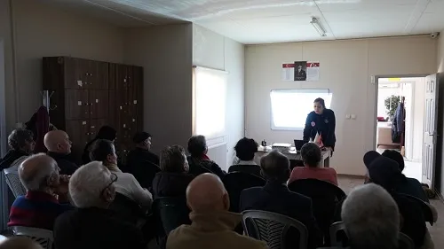 Altın Yıllar Yaşam Merkezi’nde Temel Afet Eğitimi Verildi