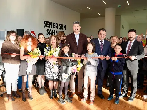 ATAŞEHİR BELEDİYESİ ‘KARŞIT SANAT’ SERGİSİNE EV SAHİPLİĞİ YAPTI