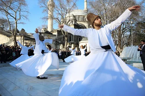 Camii Meydanı’nda Düzenlenen Sema Gösterisi İzleyenleri Büyüledi