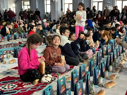 Pendik’te Gelenek Yaşatılıyor: Çocuklara Tekne Orucu Coşkusu