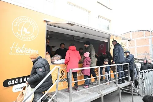 Her Gün 3 Bin Kişiye İftar Yemeği