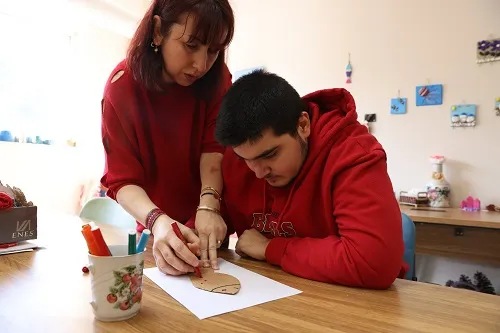 EĞİTİMLERİNE DEVAM EDİYOR