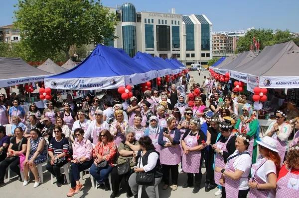 Her Şeyi Değiştiren Bir Yürek Anne Kadın Emeği Pazarı Kartal’da açıldı 