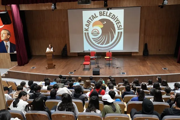 LGS MOTİVASYON SEMİNERİNE GENÇLERDEN YOĞUN İLGİ