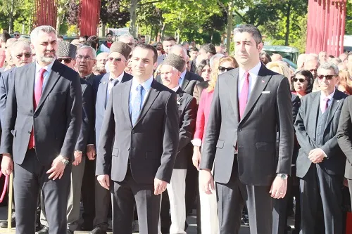 KARTAL’DA 19 MAYIS COŞKUSU ÇELENK TÖRENİYLE BAŞLADI