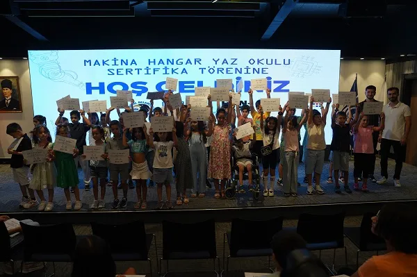 Kartal Bilim Mühendislik ve Teknoloji Merkezi’nde Sertifika Töreni Düzenlendi