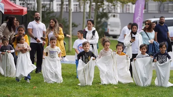 BENİMLE OYNAR MISIN?